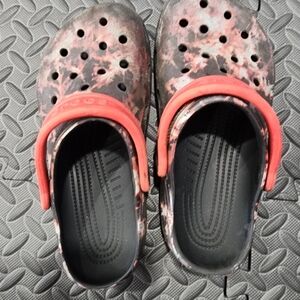 Kids  Crocs Camo Clogs with Red Accents